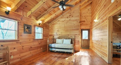 Acacia Ridge Lodge | Hocking Hills, 4BR, Hot Tub