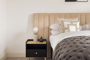2 bedrooms, iron/ironing board, travel cot, WiFi - 2 Bed Luxury Shard View Southwark London Eye Waterloo + Gym (London)