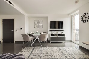 Dining - 2 Bed Luxury Shard View Southwark London Eye Waterloo + Gym (London)