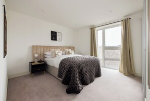 2 makuuhuonetta, silitysrauta/-lauta, vauvan matkasänky, Wi-Fi