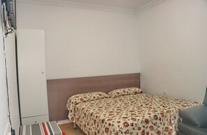 1 bedroom, bed sheets