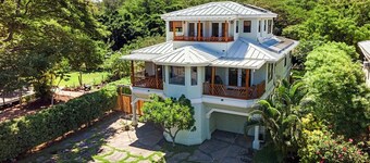 3 Story House - Sleeps 16+ Whole House - steps to the Beach-Shore!