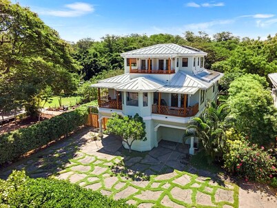 3 Story House - Sleeps 16+ Whole House - steps to the Beach-Shore!