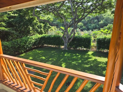 3 Story Ocean Luxury House - Sleeps 16+ Whole House - steps to the Beach-Shore!