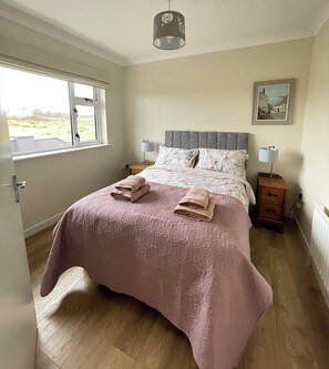 2 bedrooms, desk, travel cot, free WiFi