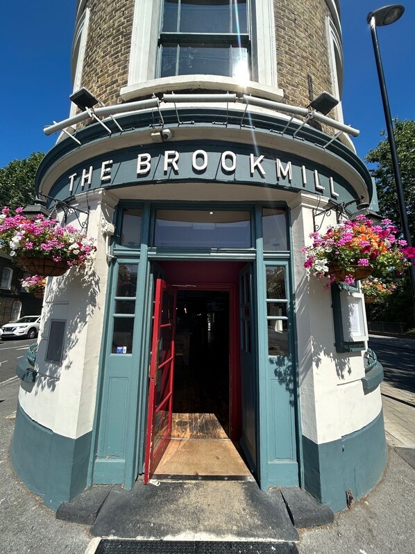 واجهة المنشأة