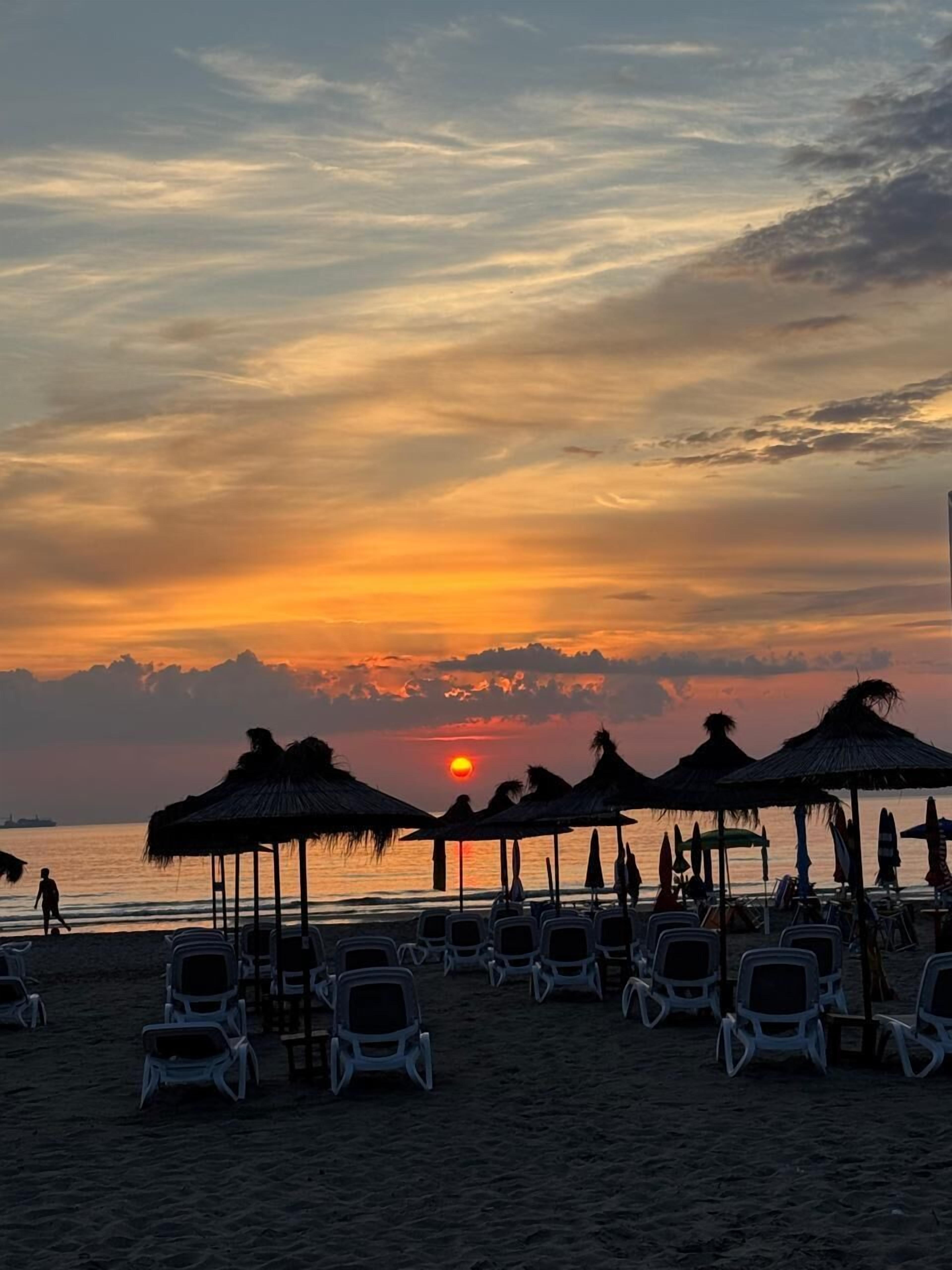 หาดส่วนตัว, เก้าอี้อาบแดด, ร่มชายหาด, ผ้าเช็ดตัวชายหาด