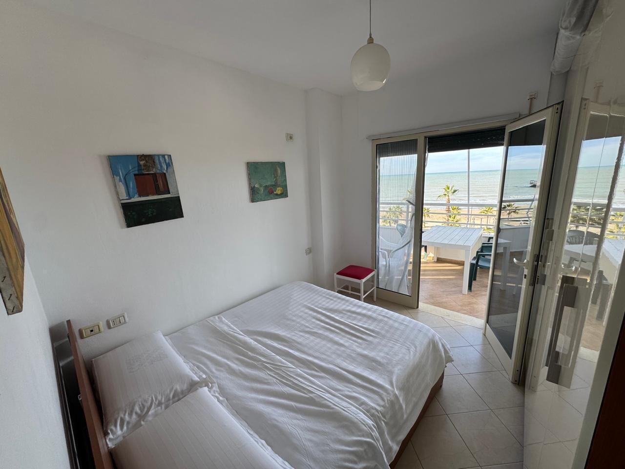 Minibar, escritorio, sistema de insonorización y wifi gratis 