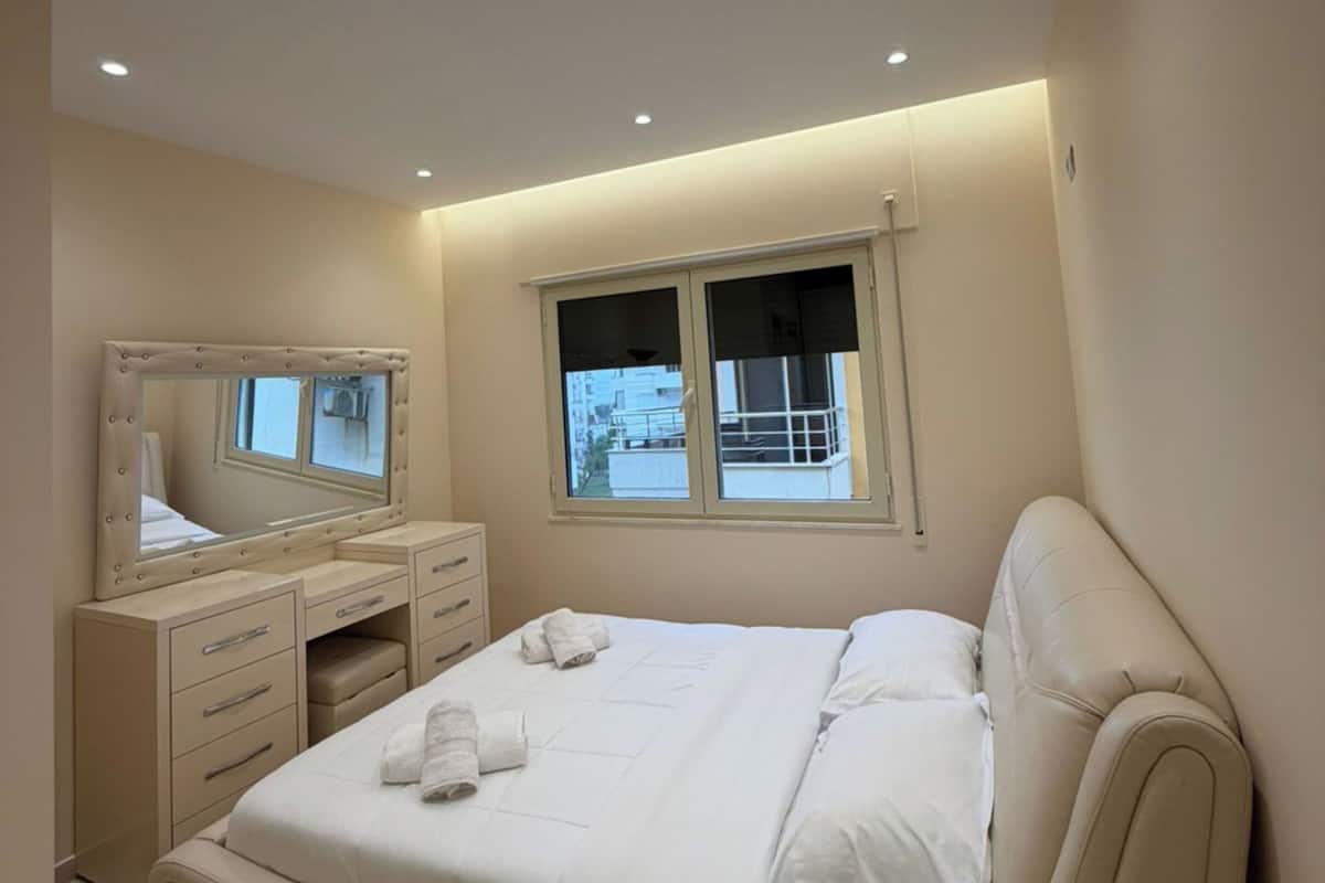 Appartement, uitzicht op de stad | Een minibar, een bureau, geluiddichte muren, gratis wifi