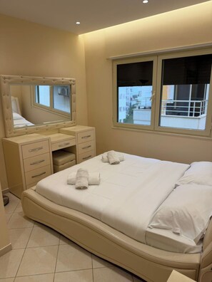 Appartement, vue ville | Minibar, bureau, chambres insonorisées, Wi-Fi gratuit