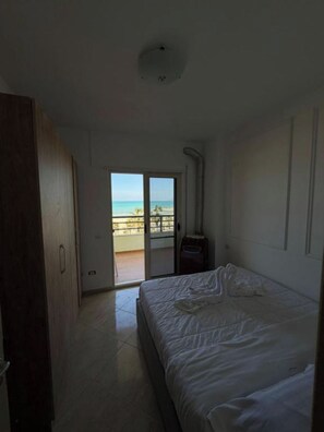 Minibar, escritorio, sistema de insonorización y wifi gratis 