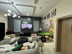 Appartement Deluxe, balcon, vue sur la ville | Aire de séjour