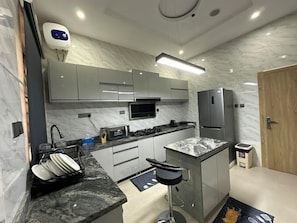 Deluxe Apartment, Balcony, City View | Private kitchen - Clarus Apartments (Ibadan)