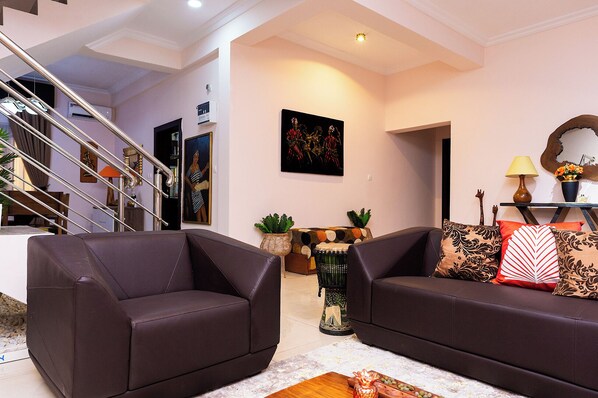 Appartement Deluxe, balcon, vue sur la ville | Aire de séjour