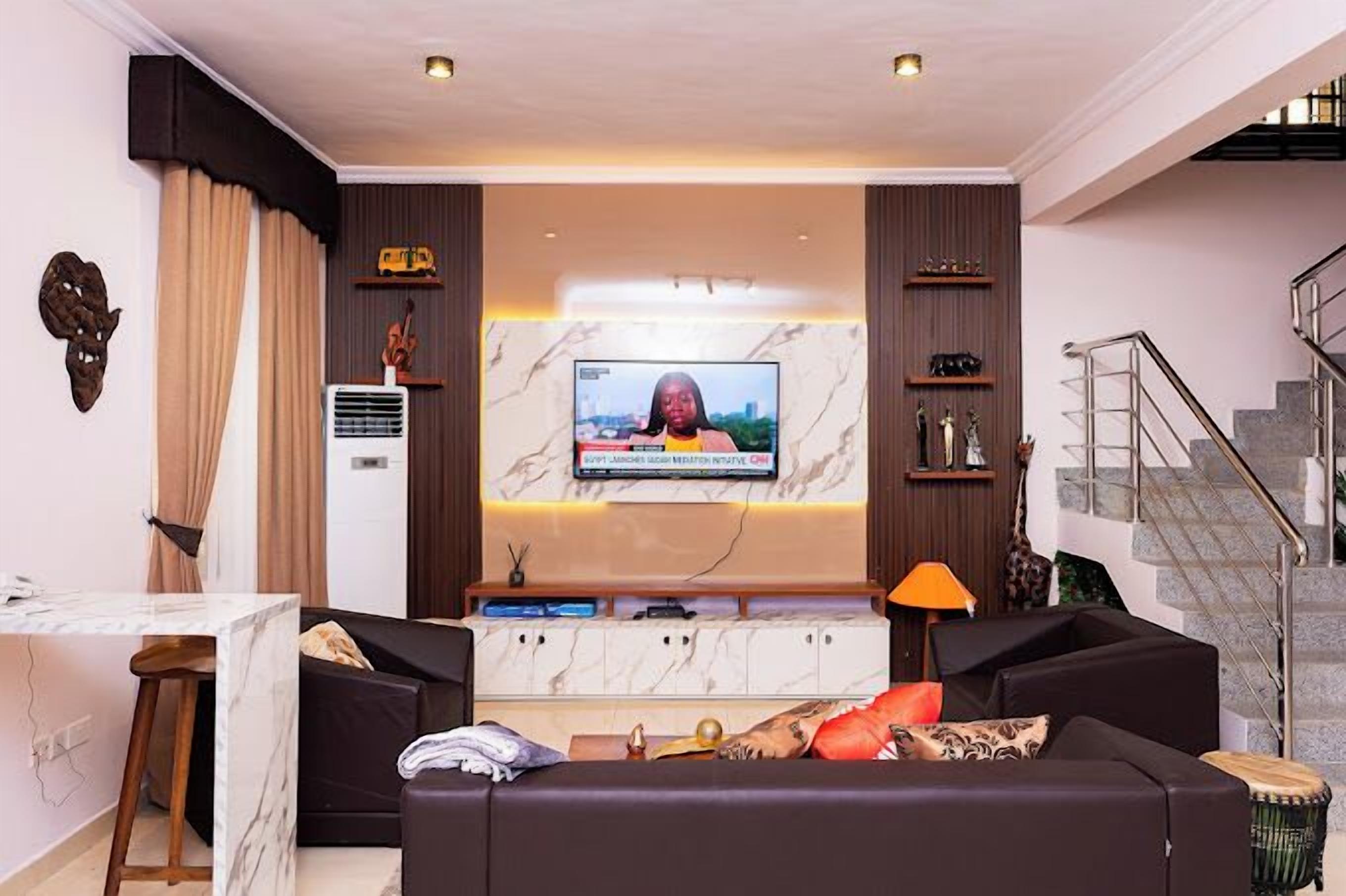 Deluxe Apartment, Balcony, City View | Living area