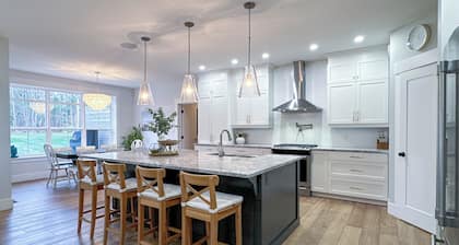 Casa Bonita PEI – Spacious & Dog-Friendly, Minutes to Charlottetown, Beach, Golf