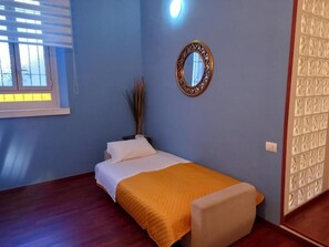 1 bedroom, desk, iron/ironing board, WiFi