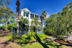 Exterior - Prince of Tides - 6 BEDROOM with POOL+ELEVATOR - SHORT WALK TO BEACH (Eastpoint)