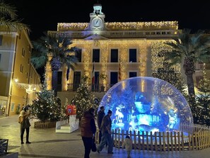 Unclassified image, 4 of 26, button