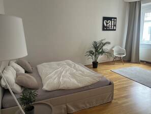 2 soverom, skrivebord, wi-fi (inkludert) og sengetøy