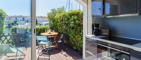 Fridge, microwave, dishwasher, toaster