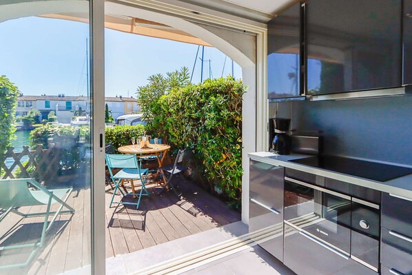 Frigorifero, microonde, lavastoviglie, tostapane