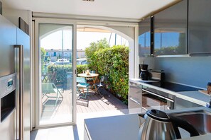 Frigorifero, microonde, lavastoviglie, tostapane