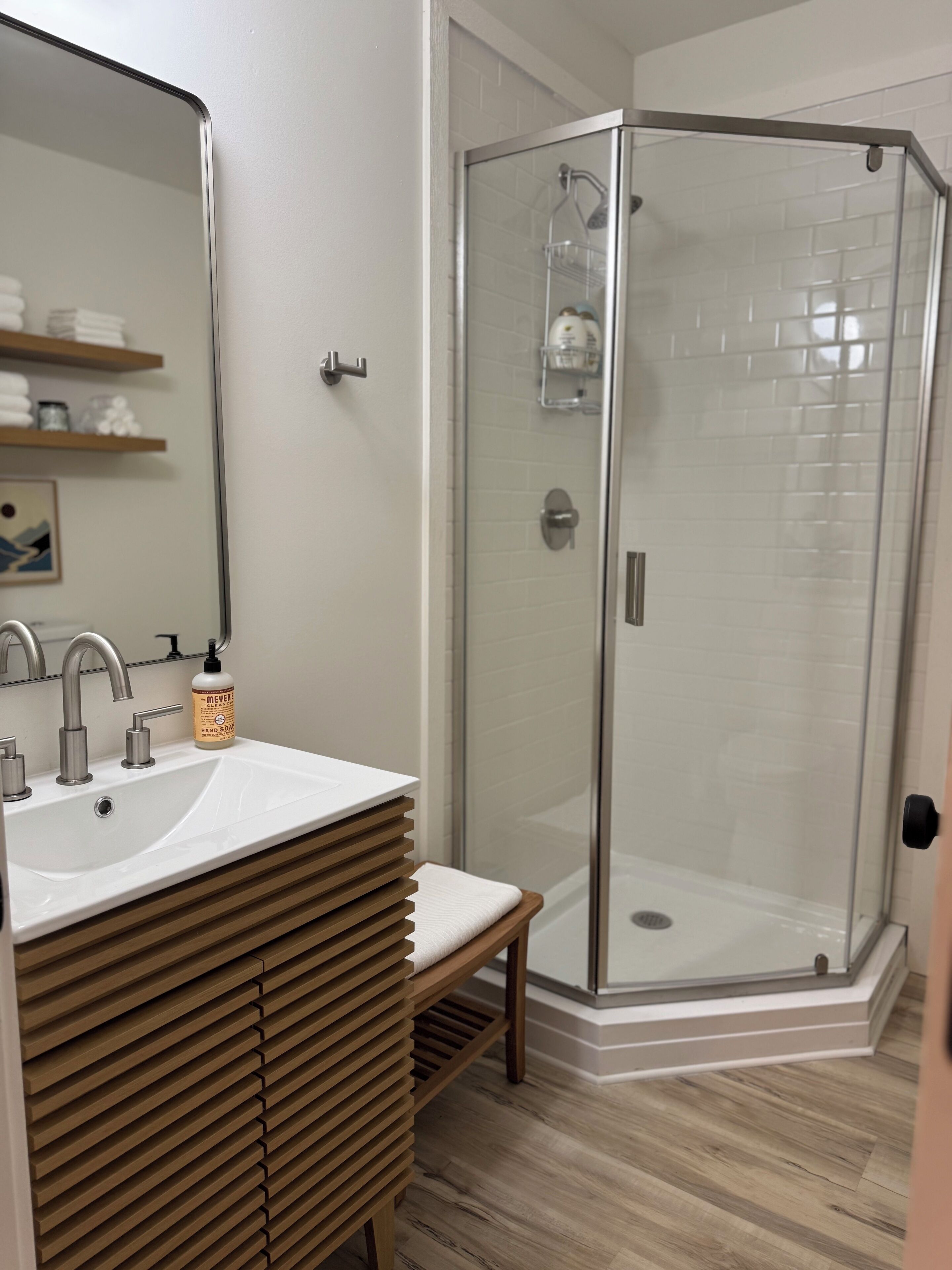 シャワー、ヘアドライヤー、タオル、石鹸