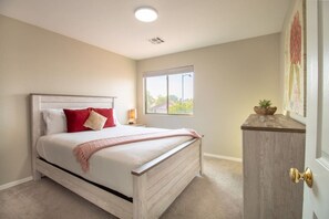 Iron/ironing board, WiFi - Heated Pool/Comfy King/Queen/BBQ (Casa Grande)