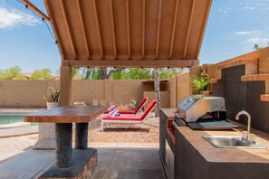Outdoor dining - Heated Pool/Comfy King/Queen/BBQ (Casa Grande)