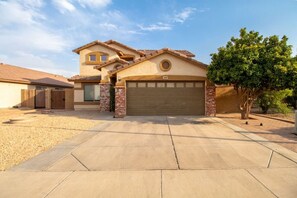 Exterior - Heated Pool/Comfy King/Queen/BBQ (Casa Grande)