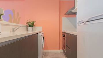 Ketel listrik dan pemanggang roti