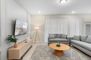 Villa | 5 bedrooms - Brand New Chic Home Game Room Themed Beds (Clermont)