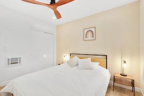 2 bedrooms, desk, iron/ironing board, WiFi