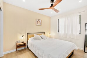 2 bedrooms, desk, iron/ironing board, WiFi
