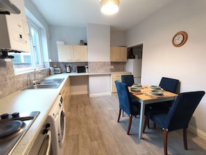 獨棟房屋 | 私人廚房 | 電冰箱、微波爐、烤箱、爐台