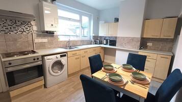 House | Private kitchen | Fridge, microwave, oven, stovetop