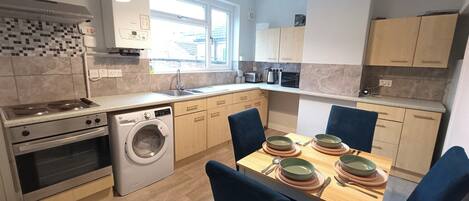 House | Private kitchen | Fridge, microwave, oven, stovetop