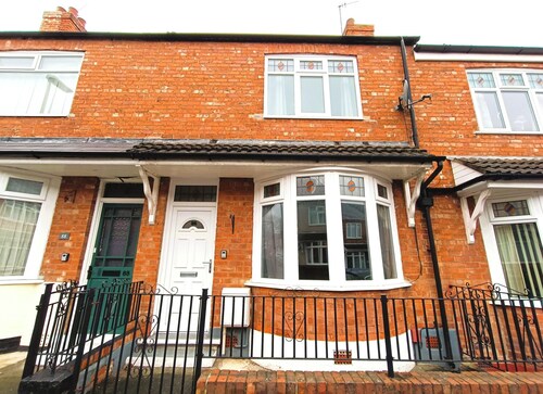 2-bed Darlington Townhouse, Garden & Free Parking