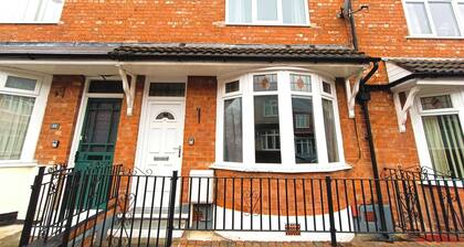 2-bed Darlington Townhouse, Garden & Free Parking