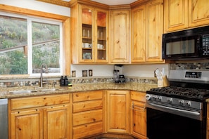 Fridge, microwave, oven, stovetop - Mountain Home w/ Views & Game Room, Slopes 20 min (Park City)