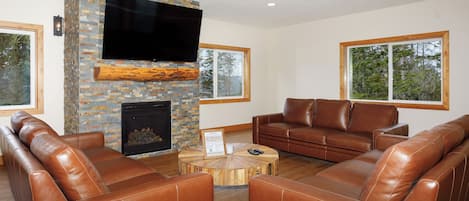 Smart TV, fireplace, table football, ping pong