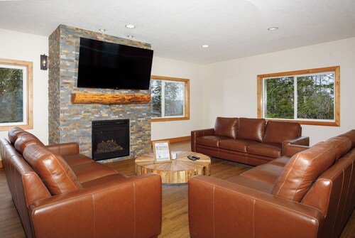 Mountain Home w/ Views & Game Room, Slopes 20 min