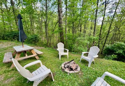 NEW LISTING! Charming Cozy Cabin! Tucked Away in a PEACFUL MOUNTAIN surrounding!