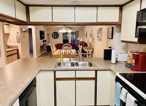 Cookware/dishes/utensils - 2-bedroom condo in beautiful Myrtle Beach 2 blocks from the beach Sleeps 8 (Myrtle Beach)