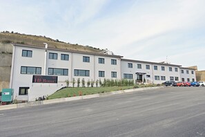 Front of property - Hotel HE Roma (Riano)