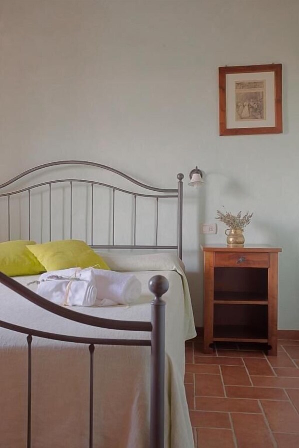 1 slaapkamer, een bureau, gratis wifi, beddengoed