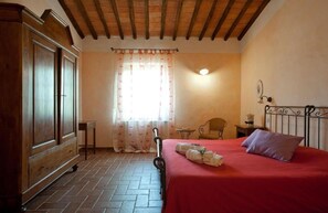 1 bedroom, desk, free WiFi, bed sheets