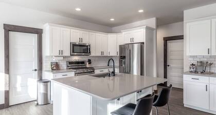 New Spacious Home with 3 Car Garage, Private Backyard, close to Downtown