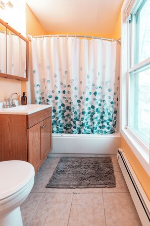 Ducha, toallas y papel higiénico